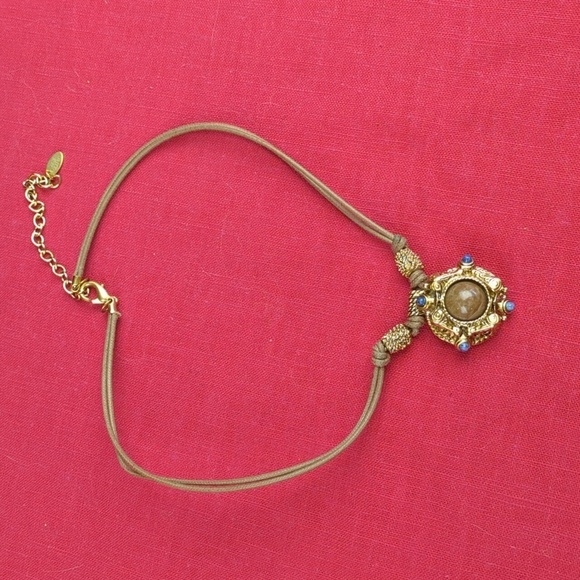 The Limited Necklace - Picture 3 of 7